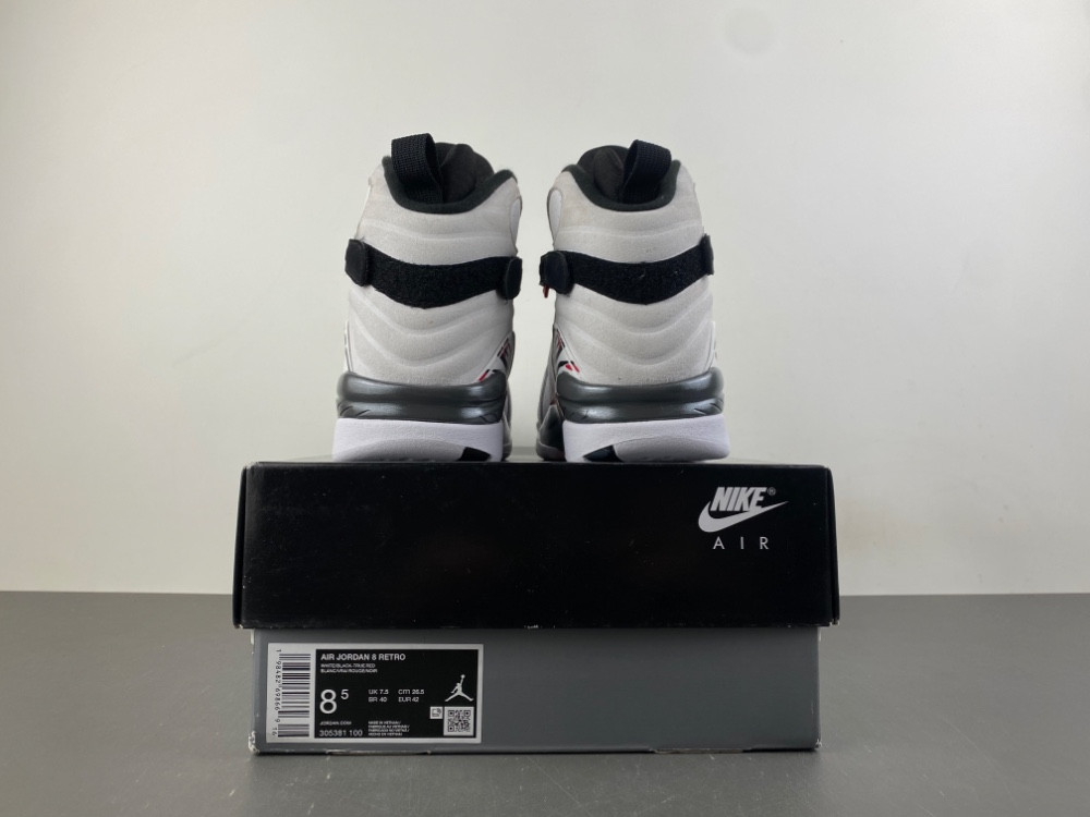 Jordan 8 Retro Bugs Bunny (2025) Men