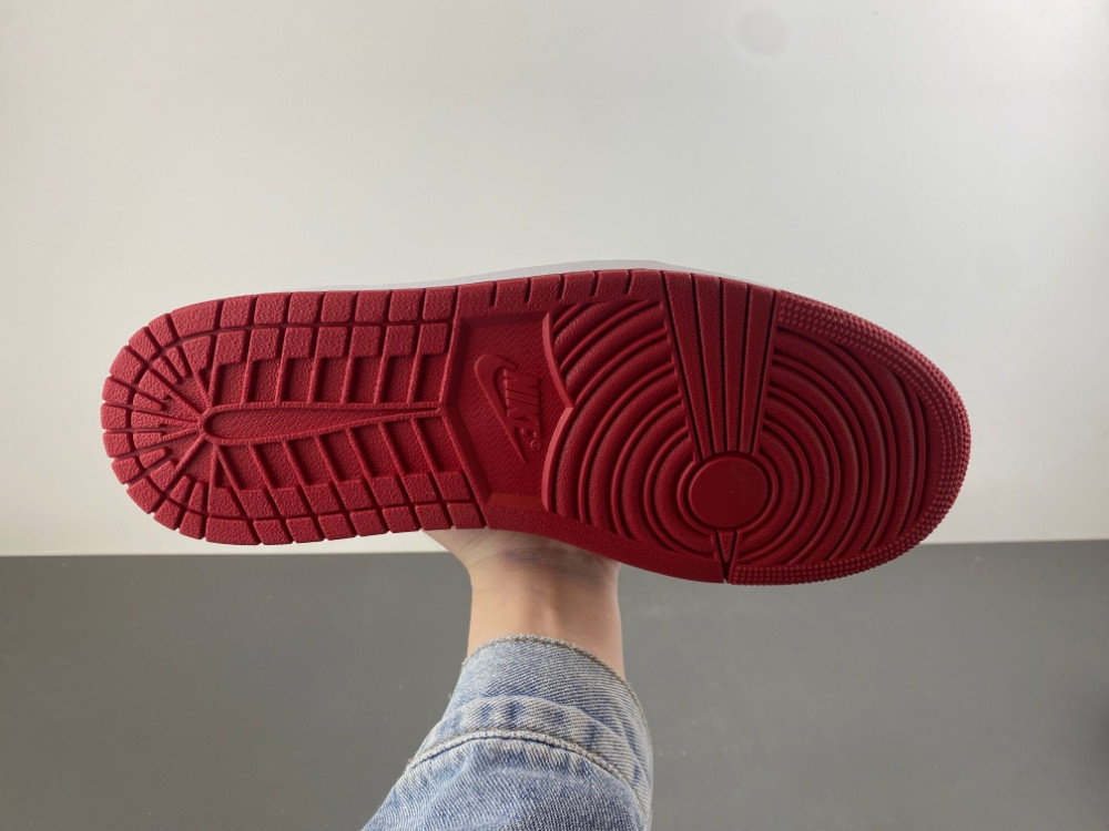 Air Jordan 1 Retro Low OG Banned IW6276-001