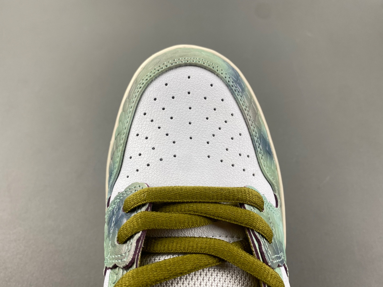 Nike SB Dunk Low Alexis Sablone Chameleon HJ3386-300
