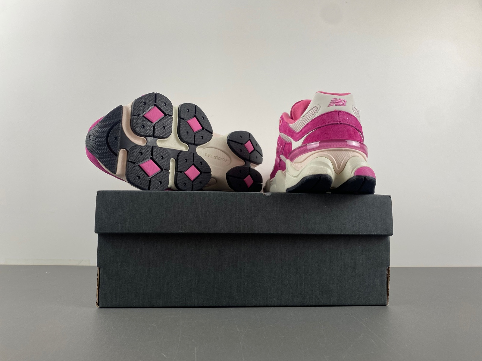 new Ba1an*e 9060 fuchsia pink men