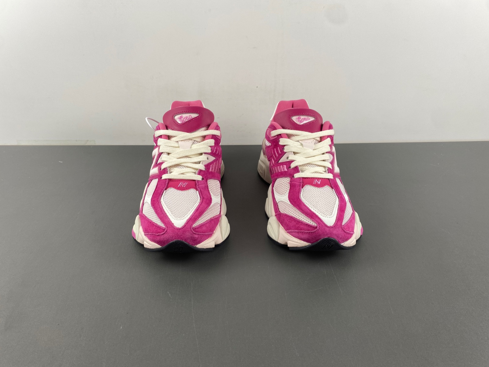new Ba1an*e 9060 fuchsia pink men