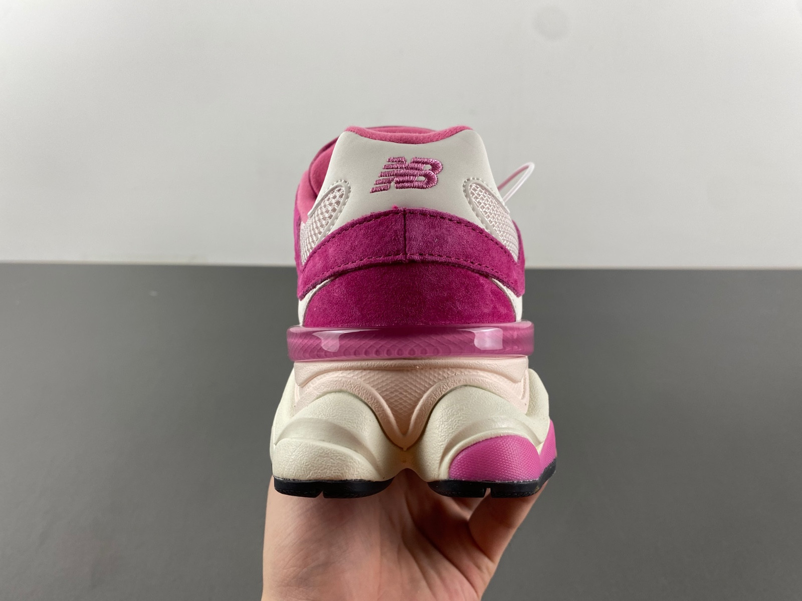 new Ba1an*e 9060 fuchsia pink men