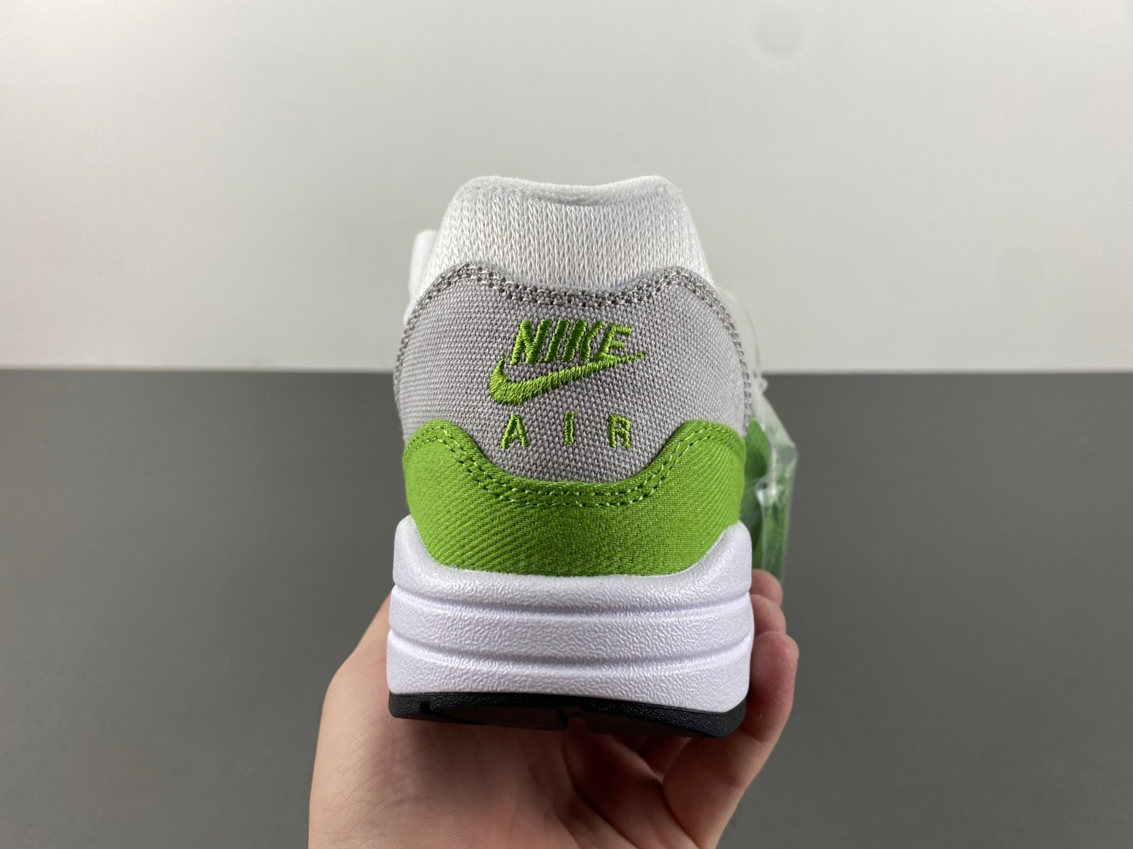 patta x nike air max 1 Ch10rophyll - hf1012-300