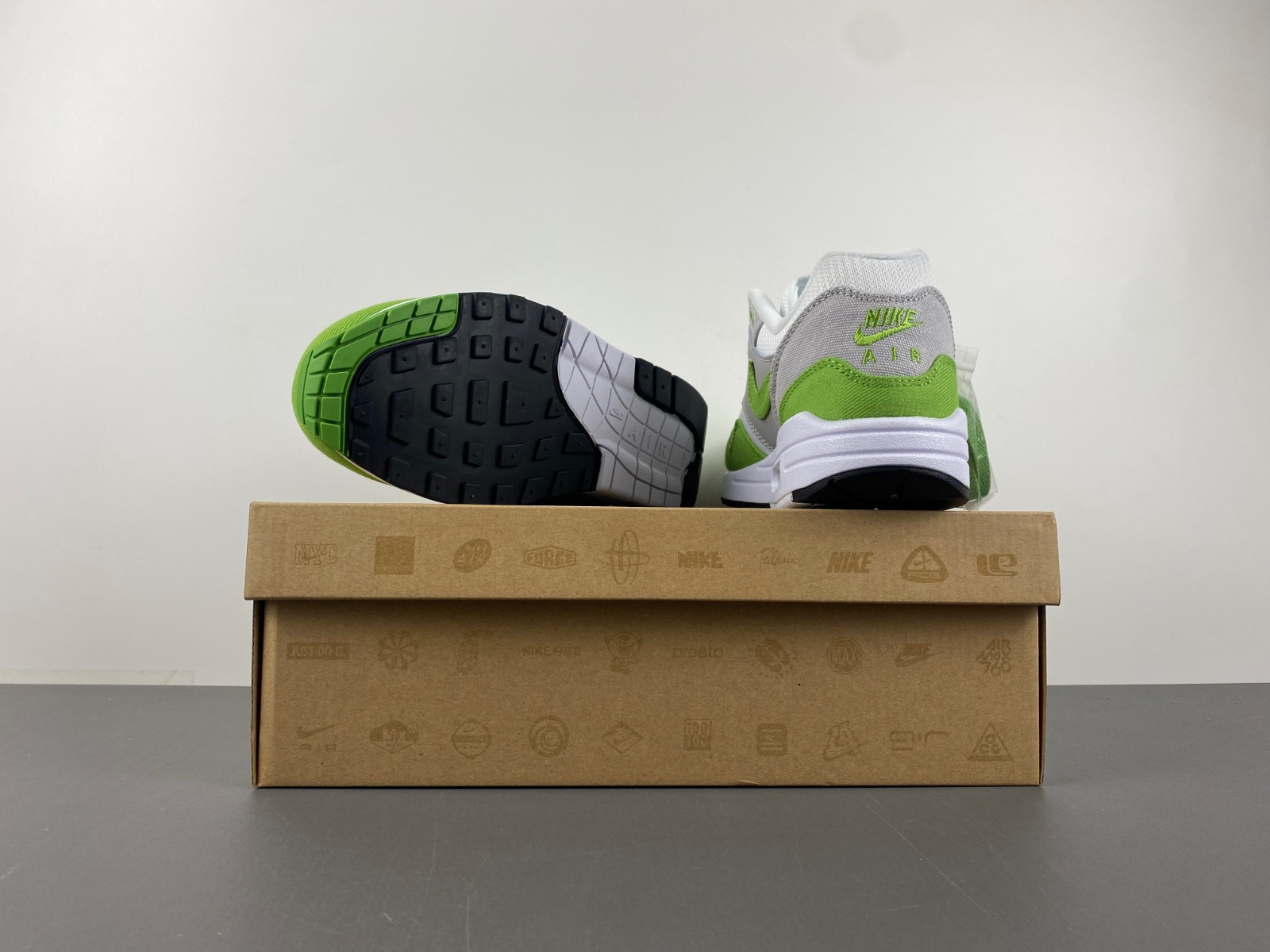 patta x nike air max 1 Ch10rophyll - hf1012-300
