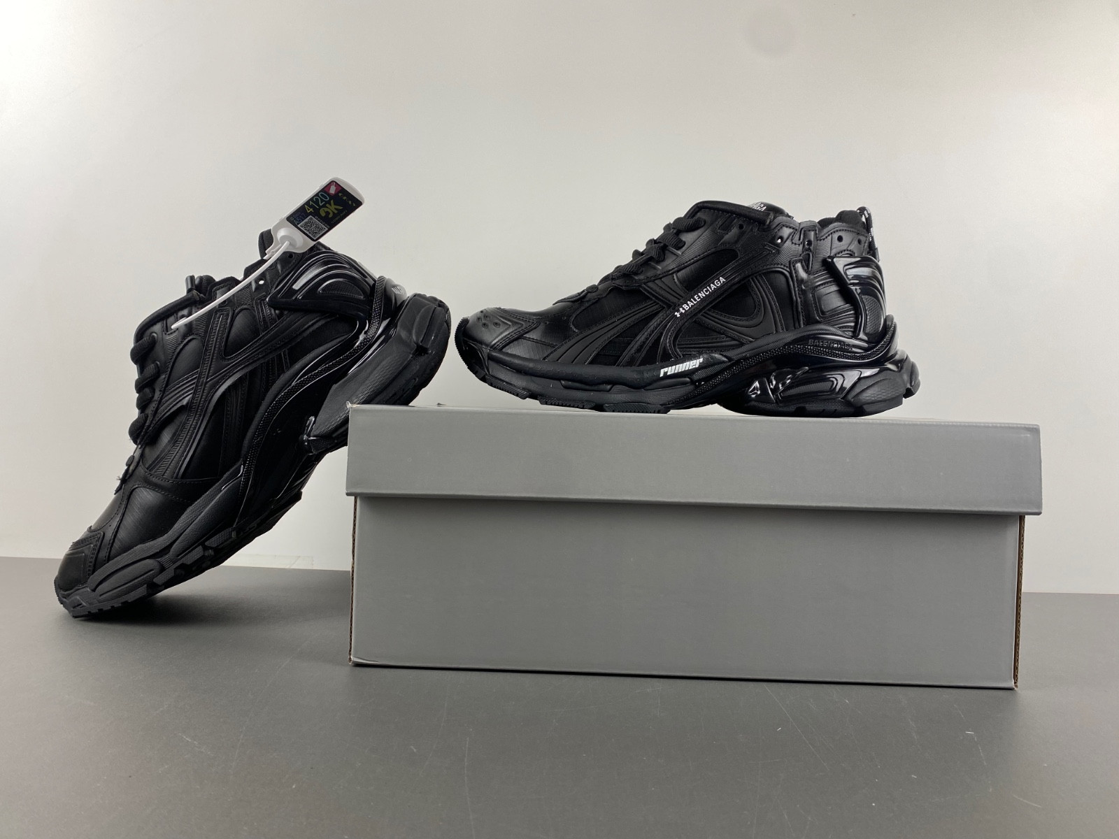 Ba1en*iaga runner sneaker
