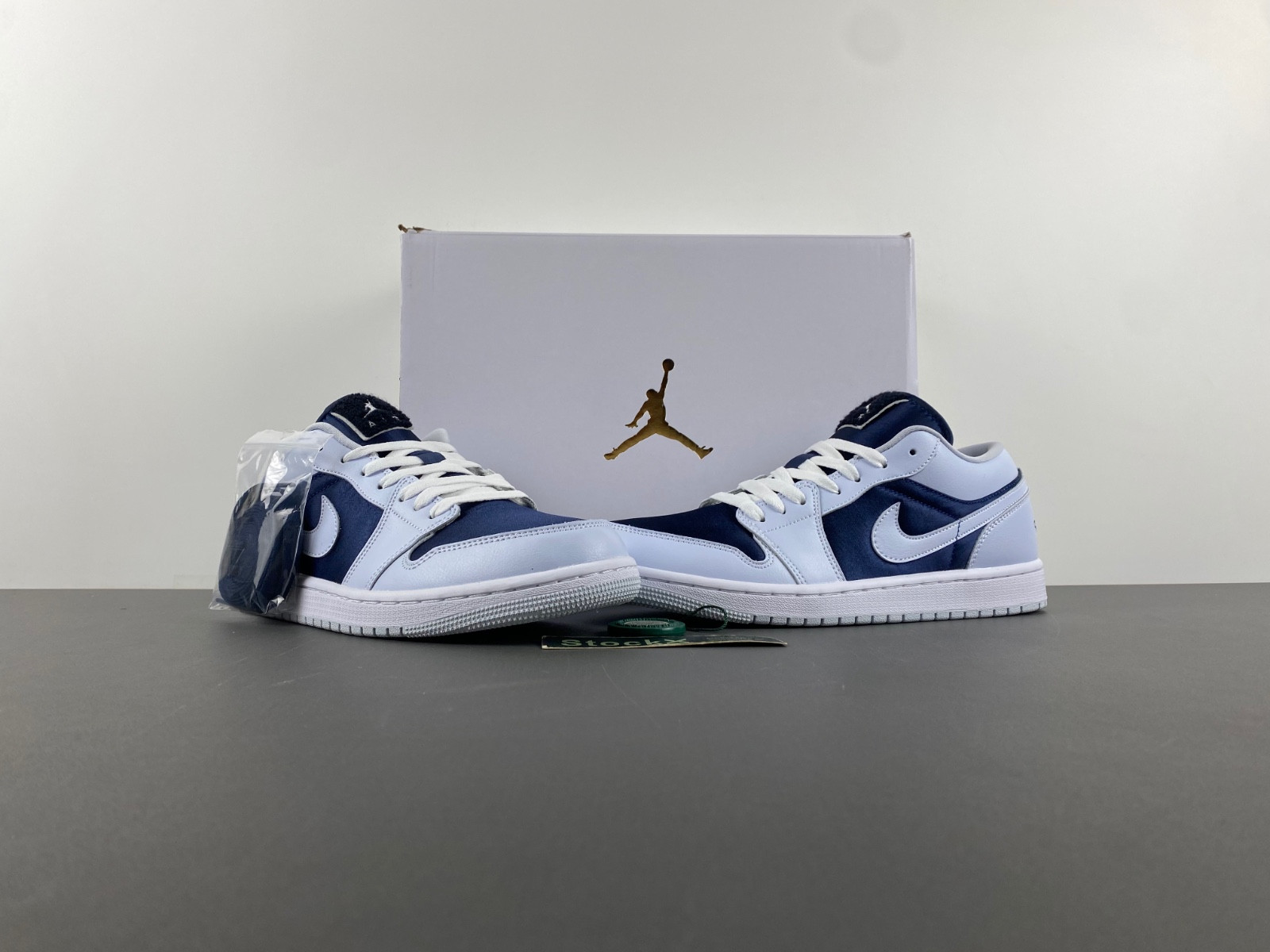 Jordan 1 Low SE Football Grey White Gym Red Midnight FZ8778-044