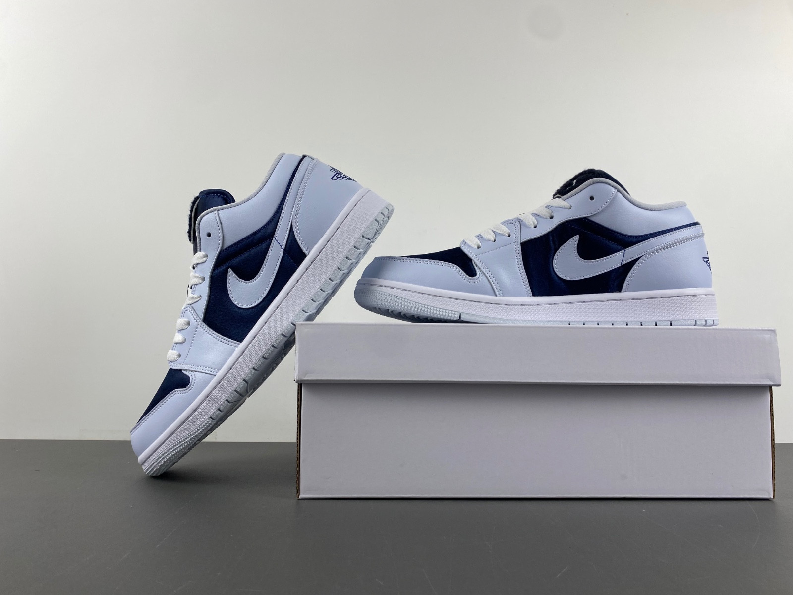 Jordan 1 Low SE Football Grey White Gym Red Midnight FZ8778-044