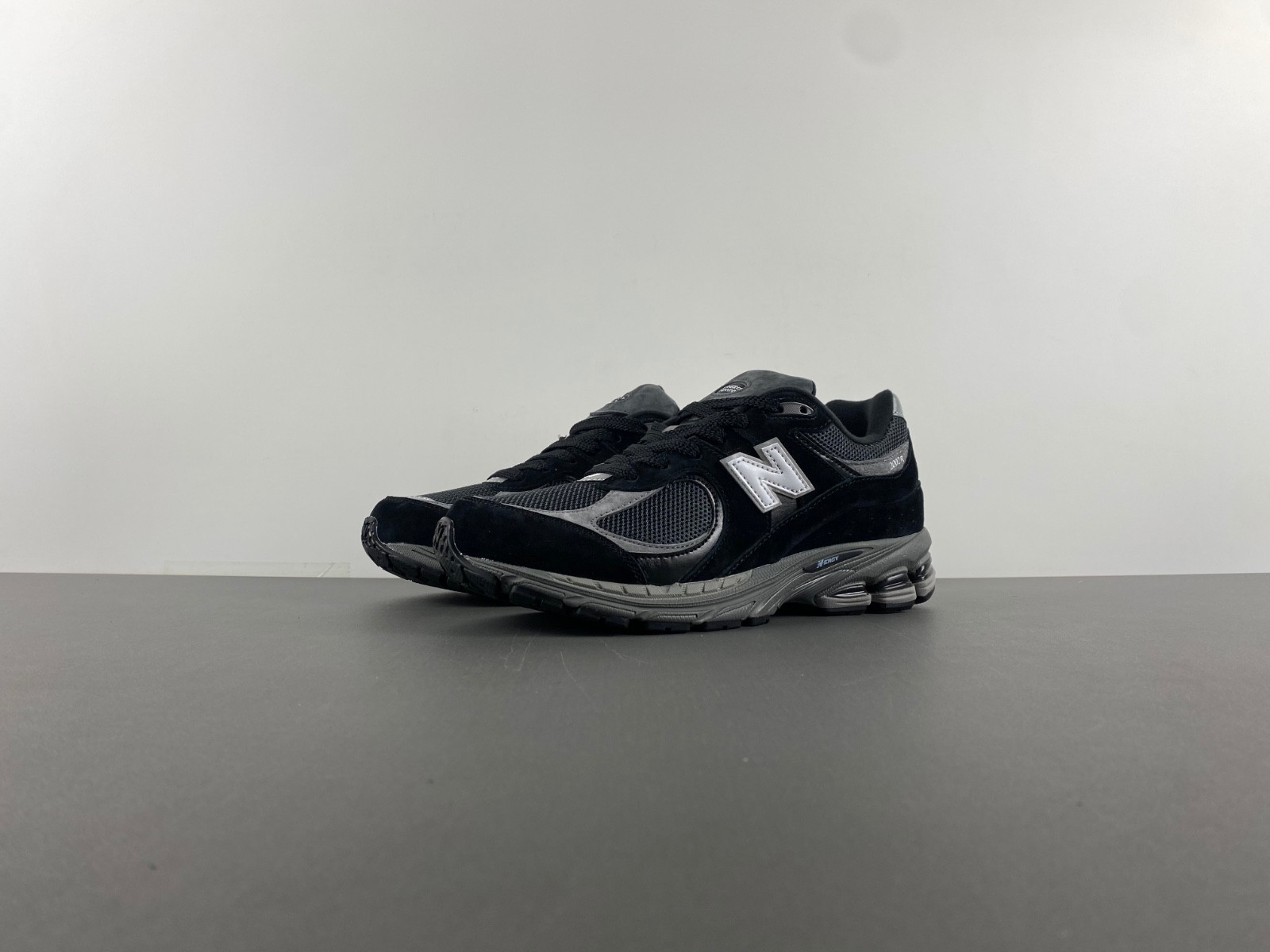 new Ba1an*e 2002r black dark grey white