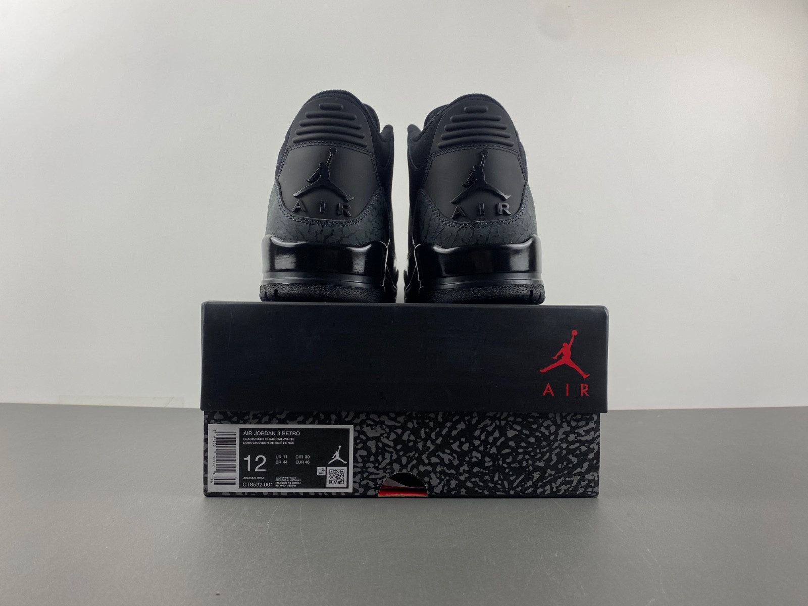 Air Jordan 3 "Black Cat" 2025 CT8532-001