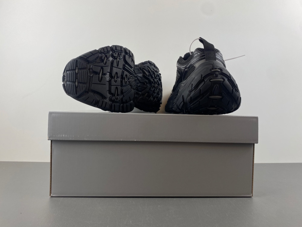 Ba1en*iaga 10xl sneaker in black mesh