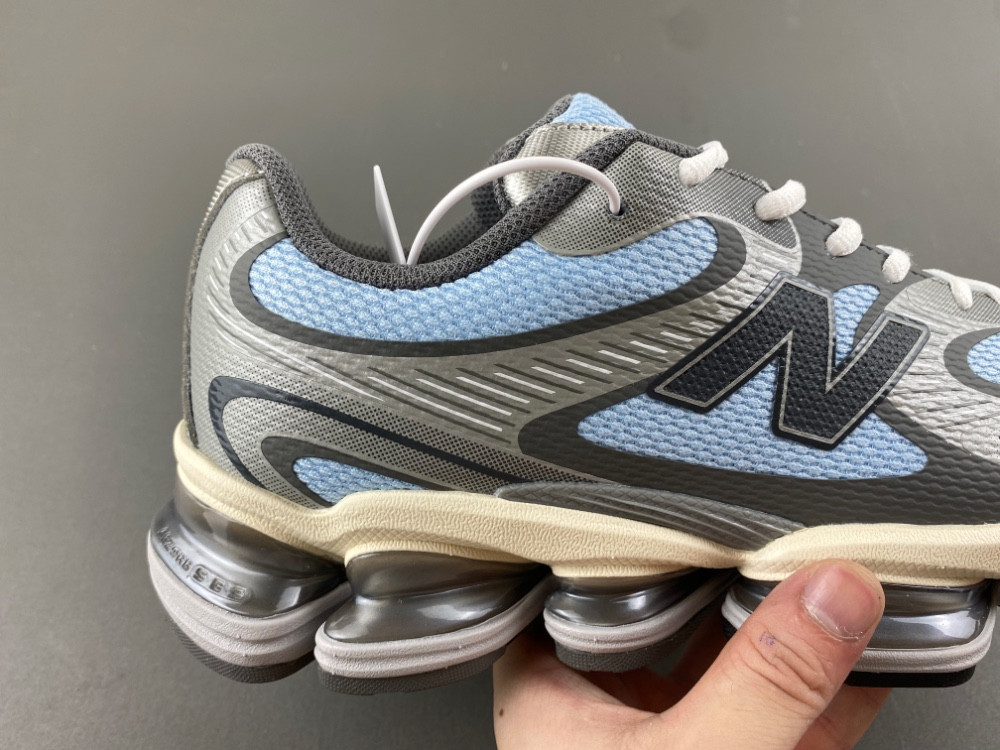 new Ba1an*e abzorb 2000 silver/blue u2000ba