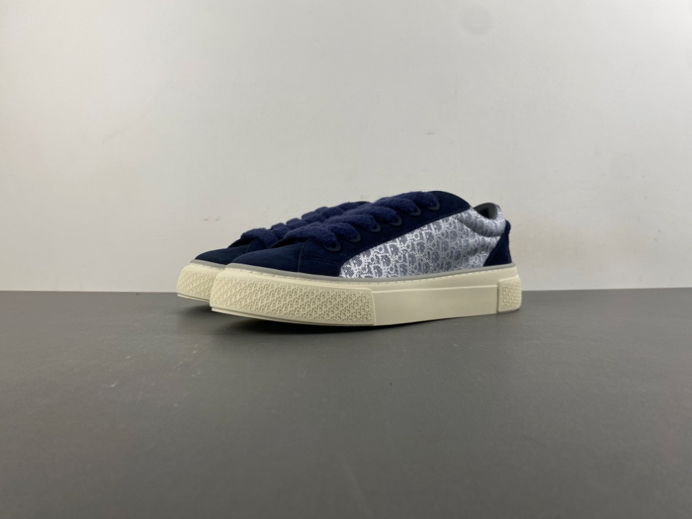 D10r b33 sneaker