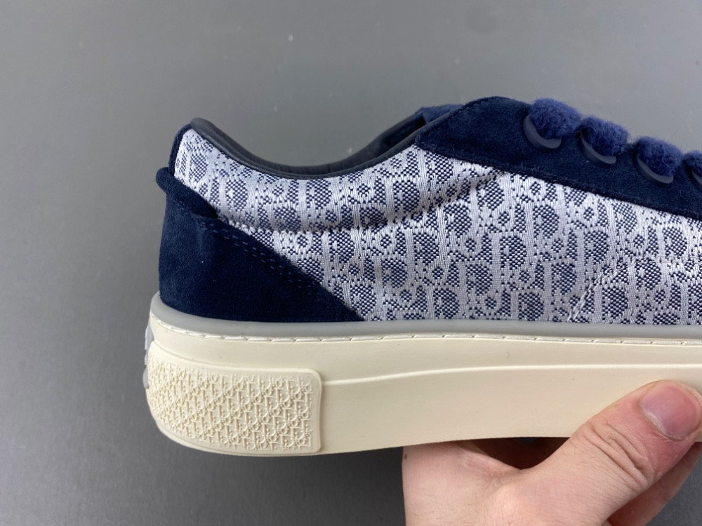 D10r b33 sneaker