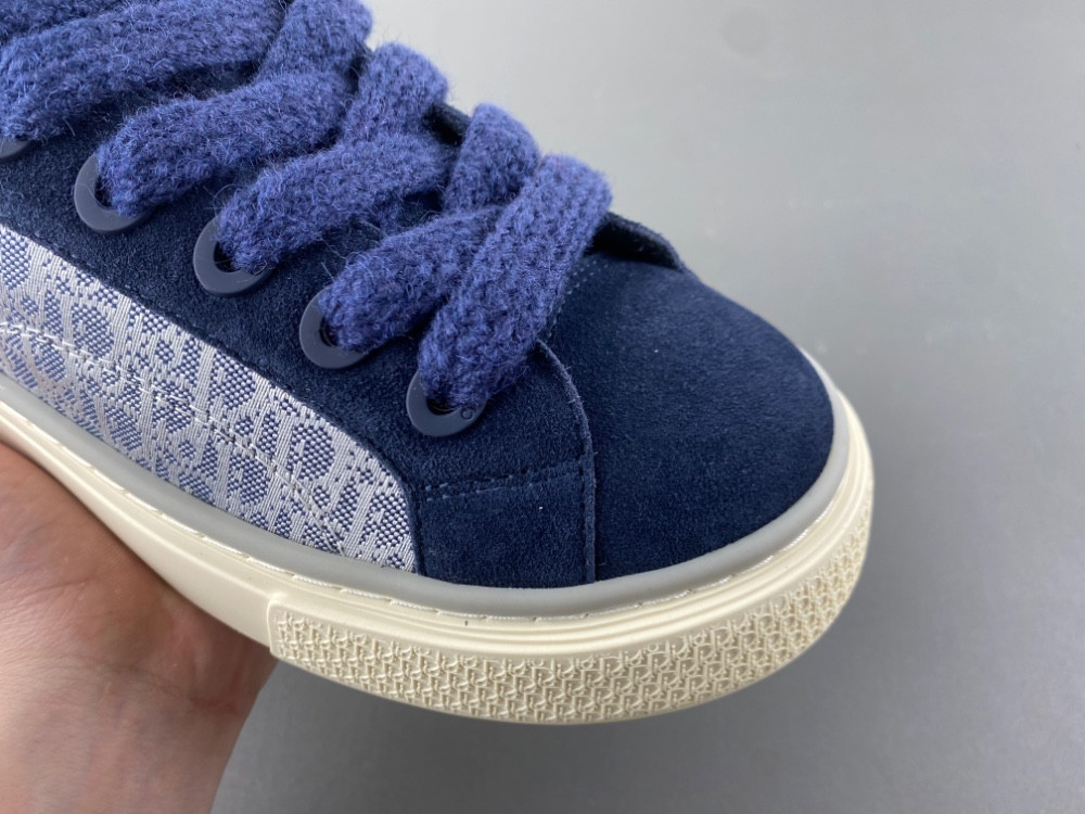 D10r b33 sneaker