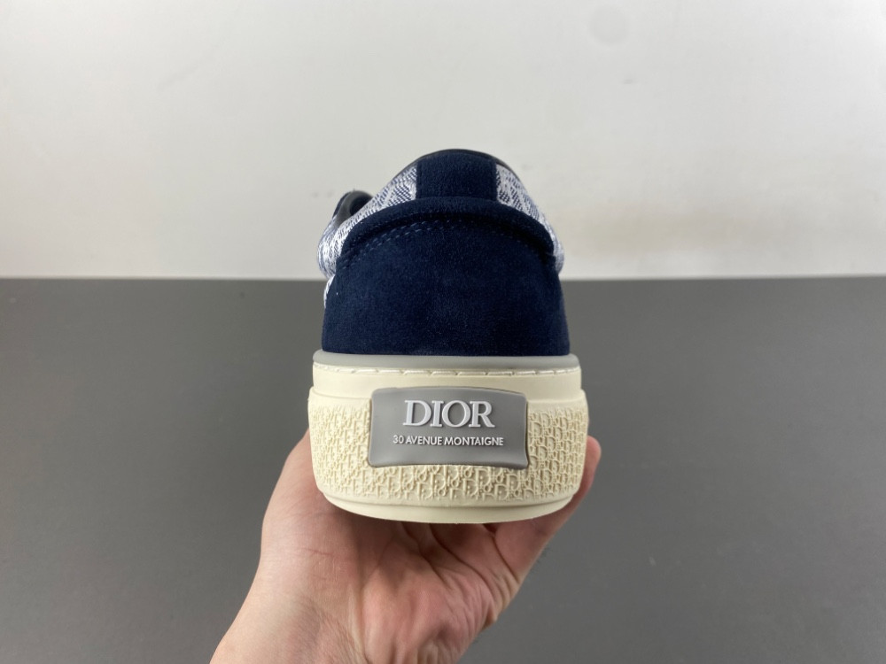 D10r b33 sneaker