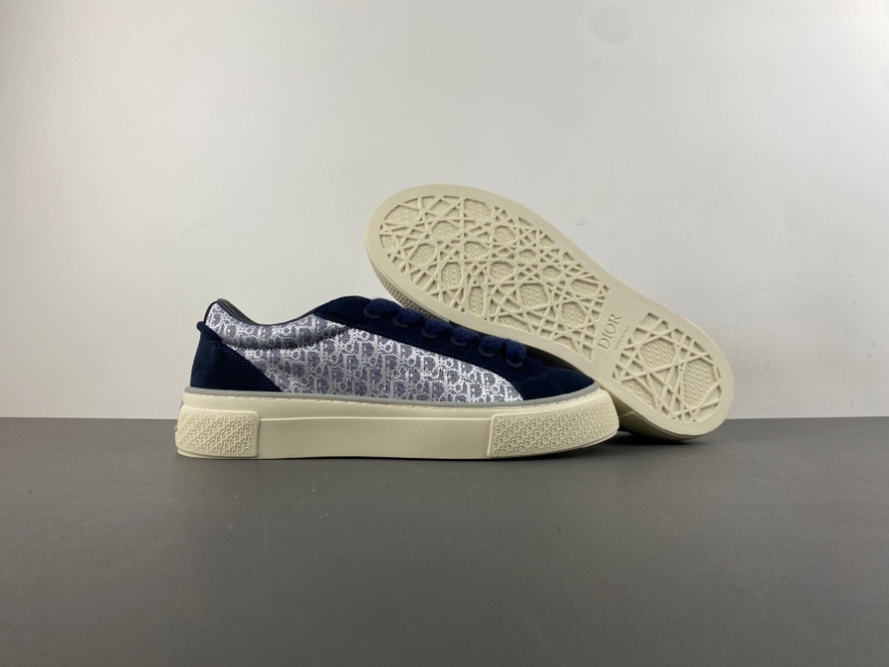 D10r b33 sneaker