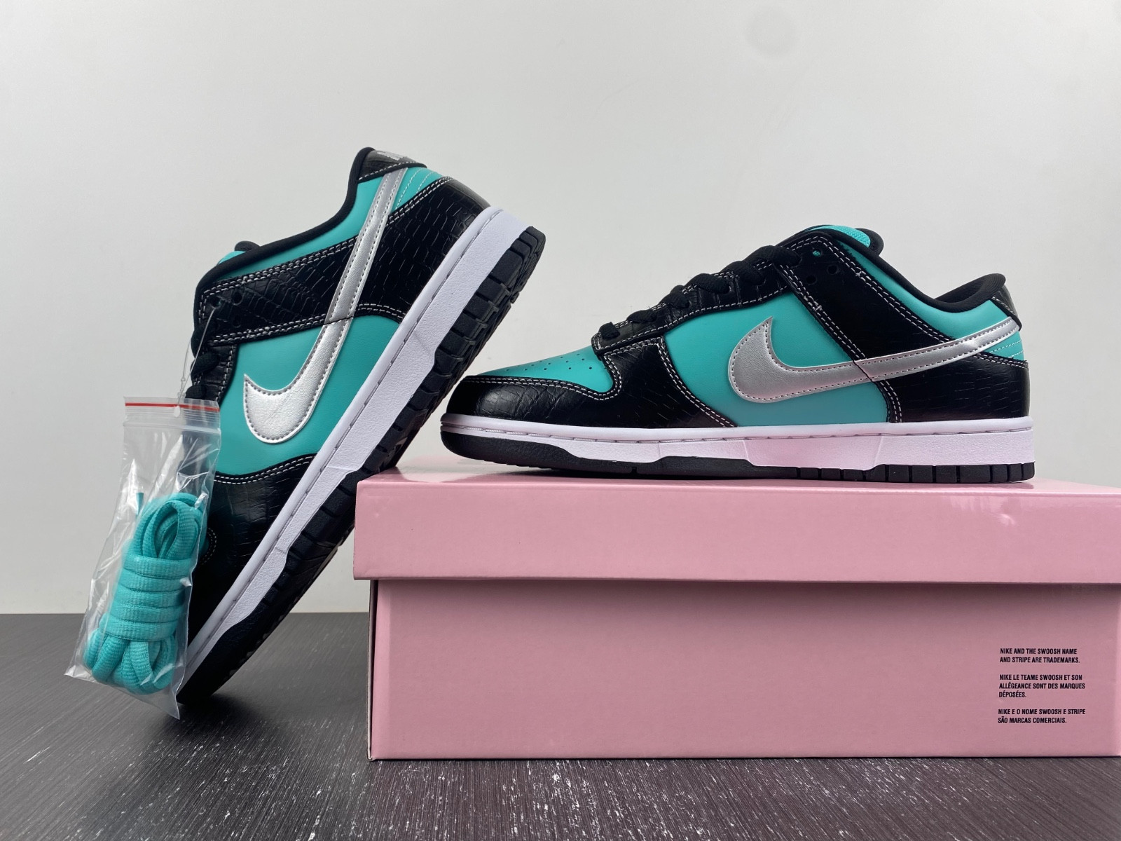 nike dunk sb low D1am0nd s*pply co. "t*f*ny" 304292-402