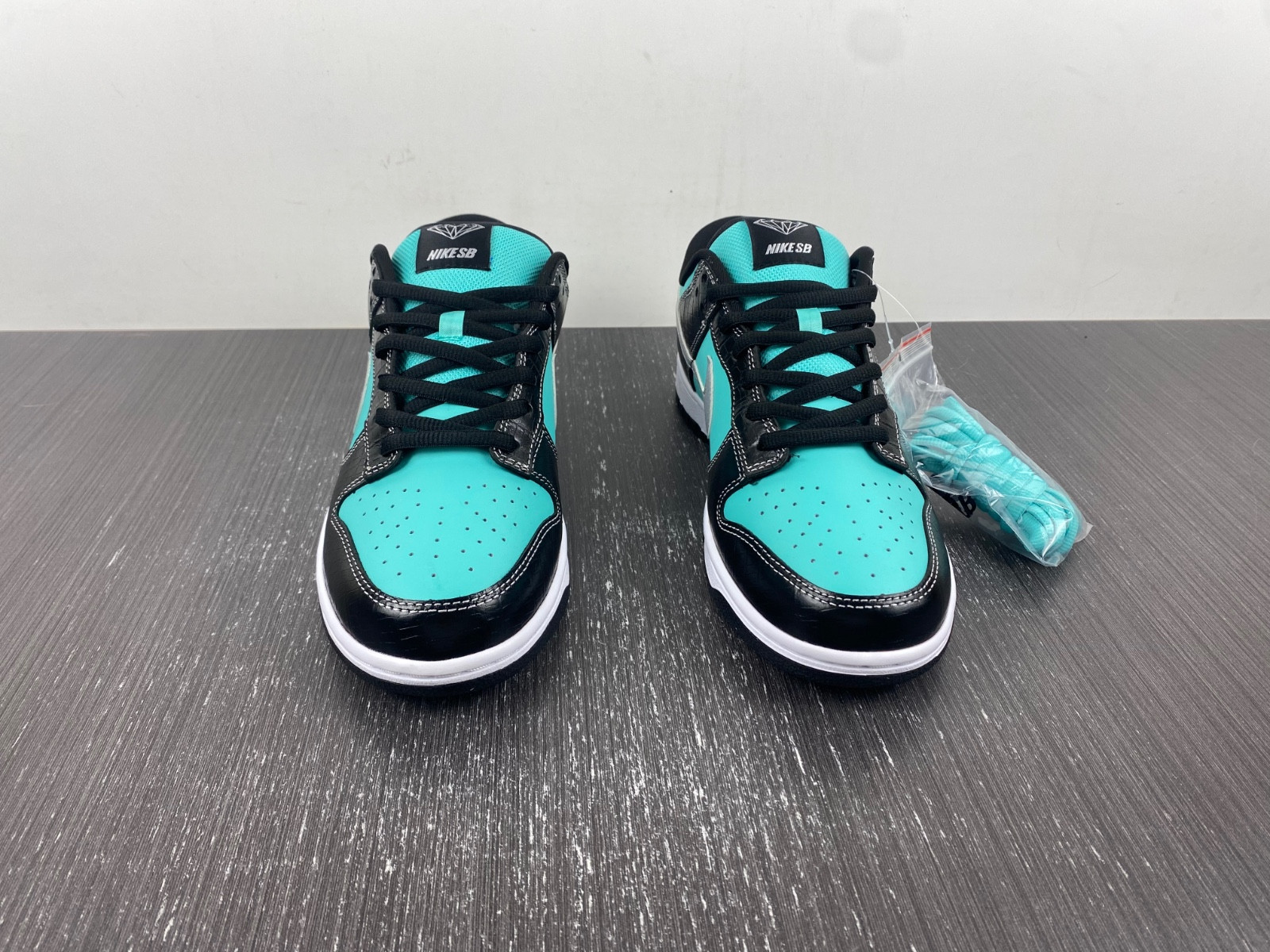 nike dunk sb low D1am0nd s*pply co. "t*f*ny" 304292-402