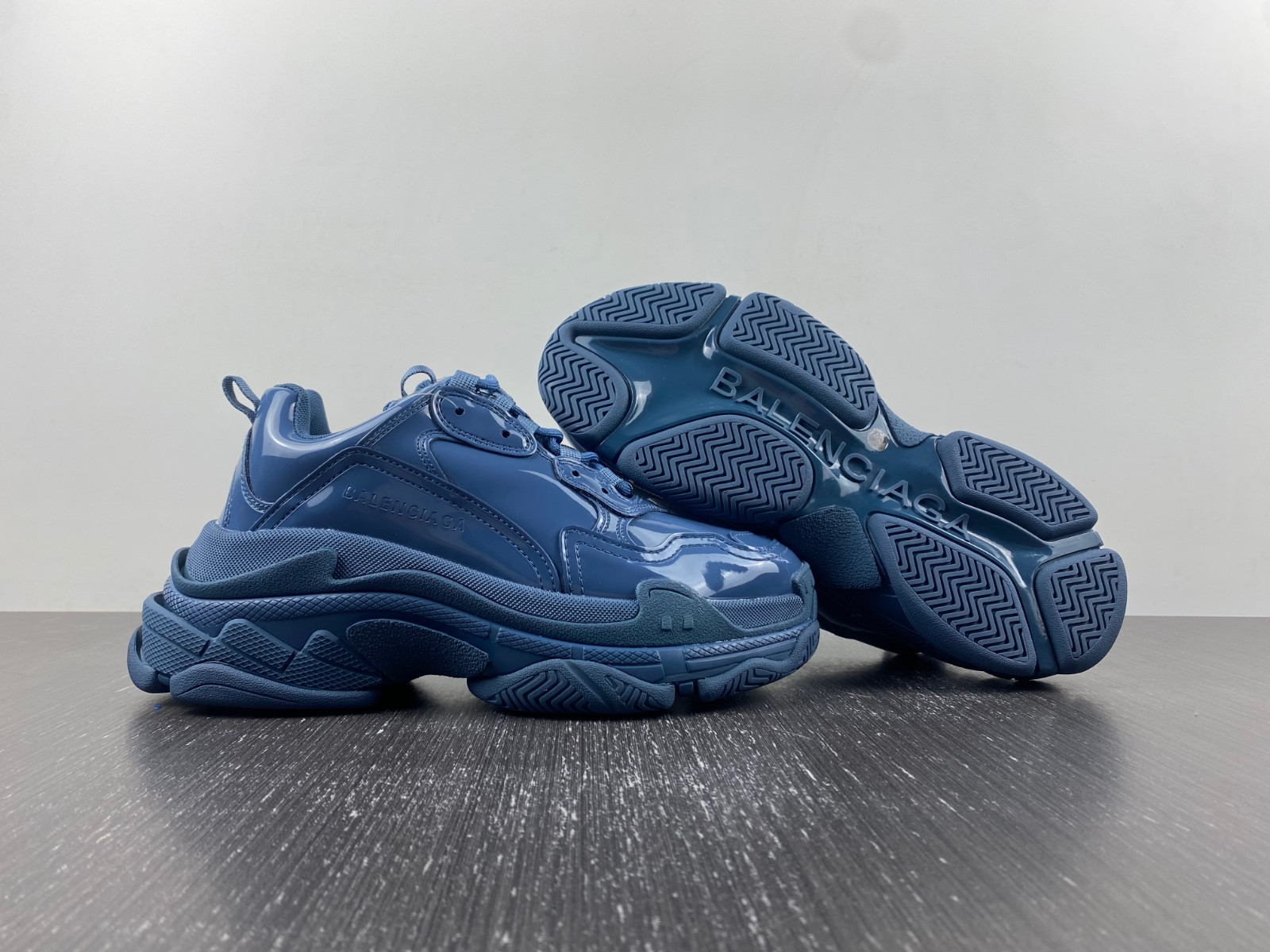 Ba1en*iaga triple s