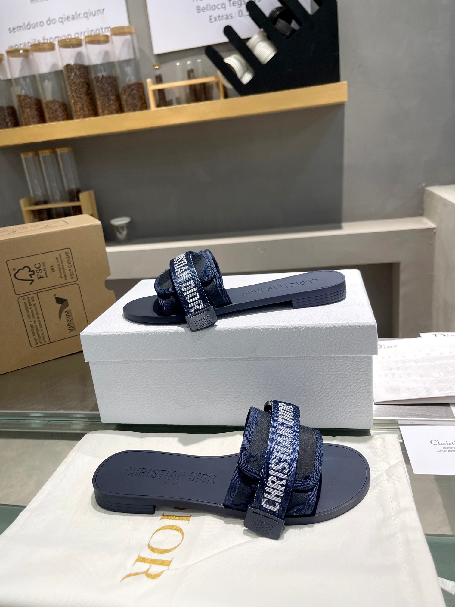 D1or Slides