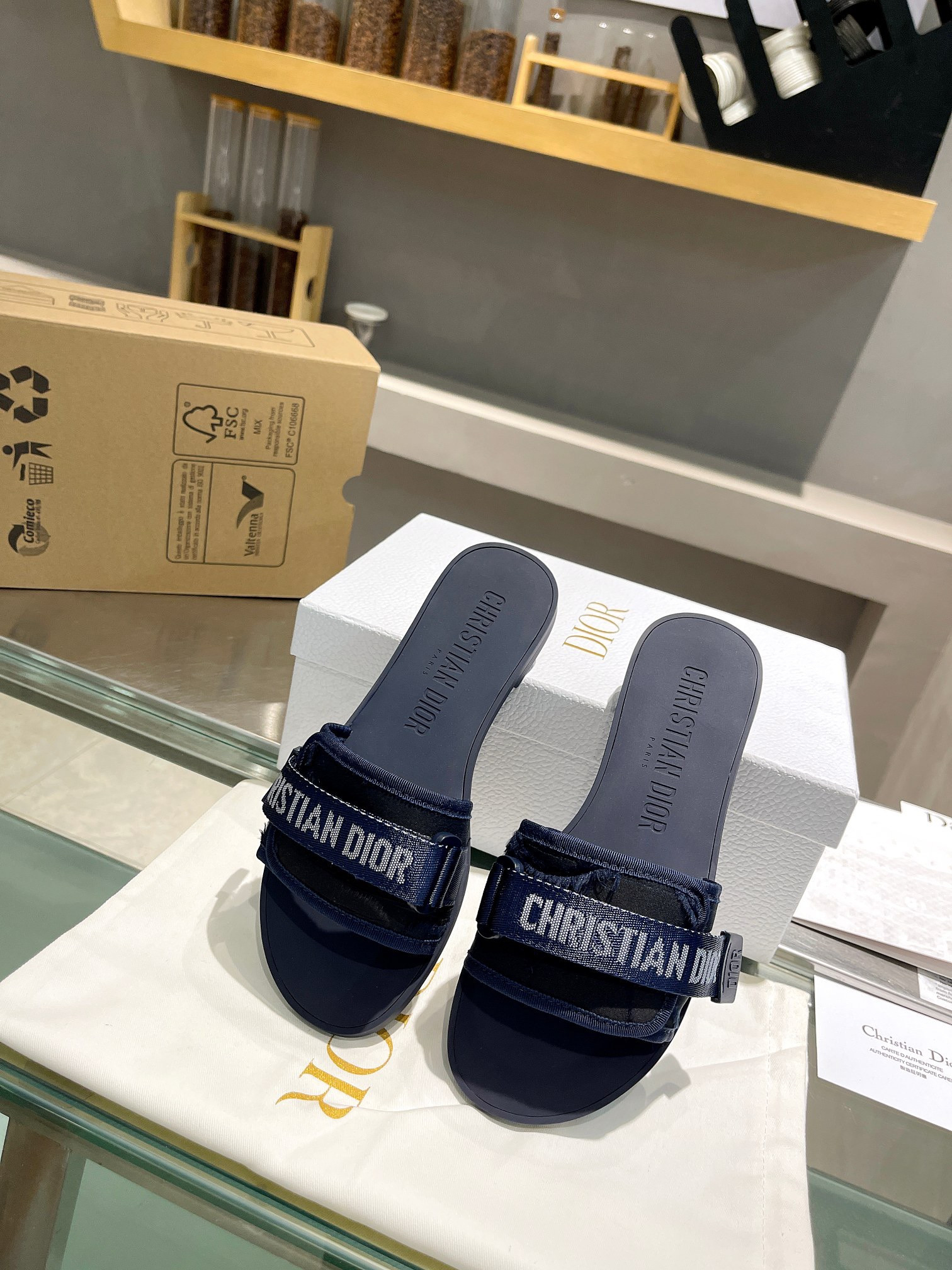 D1or Slides