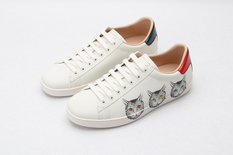 Gvc*1 ace embroidered low-top sneaker white with cat