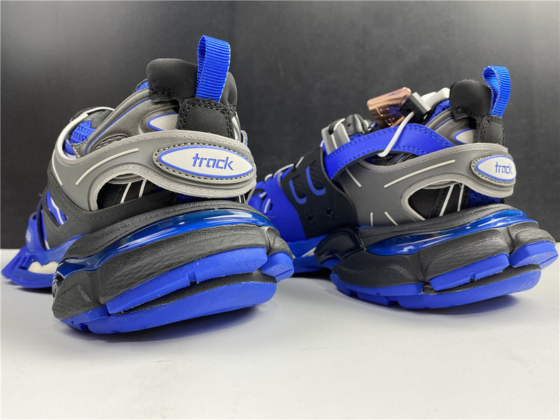 Ba1en*iaga track blue & black color