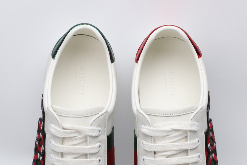Gvc*1 ace embroidered low-top sneaker white with snake