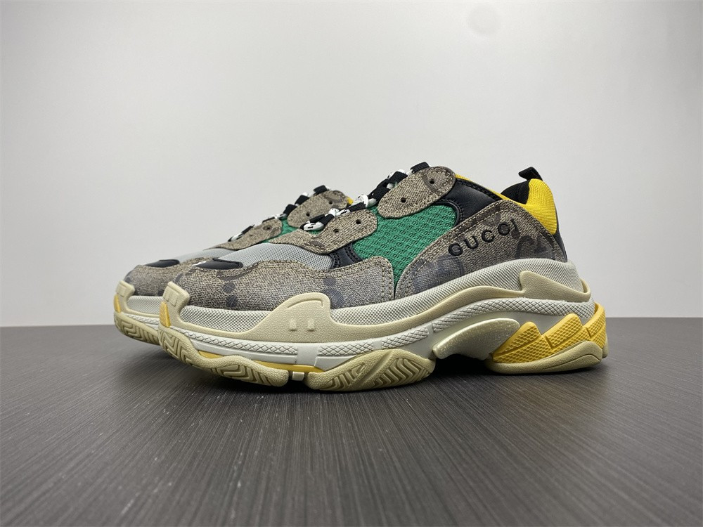 ba1en*iaga triple s Gvc*1 sneaker