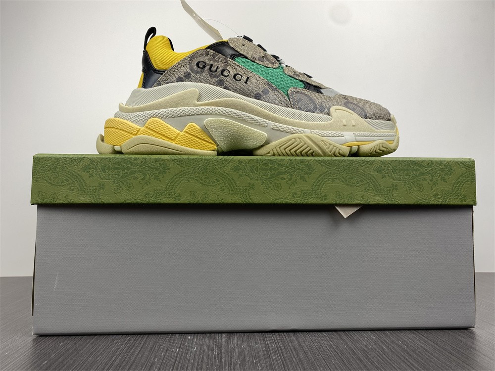 ba1en*iaga triple s Gvc*1 sneaker