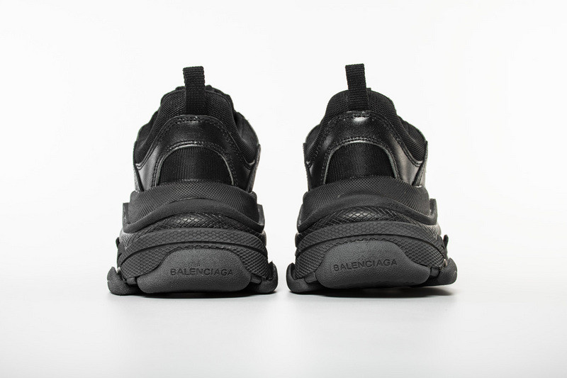 Ba*len*cia*ga triple s triple black