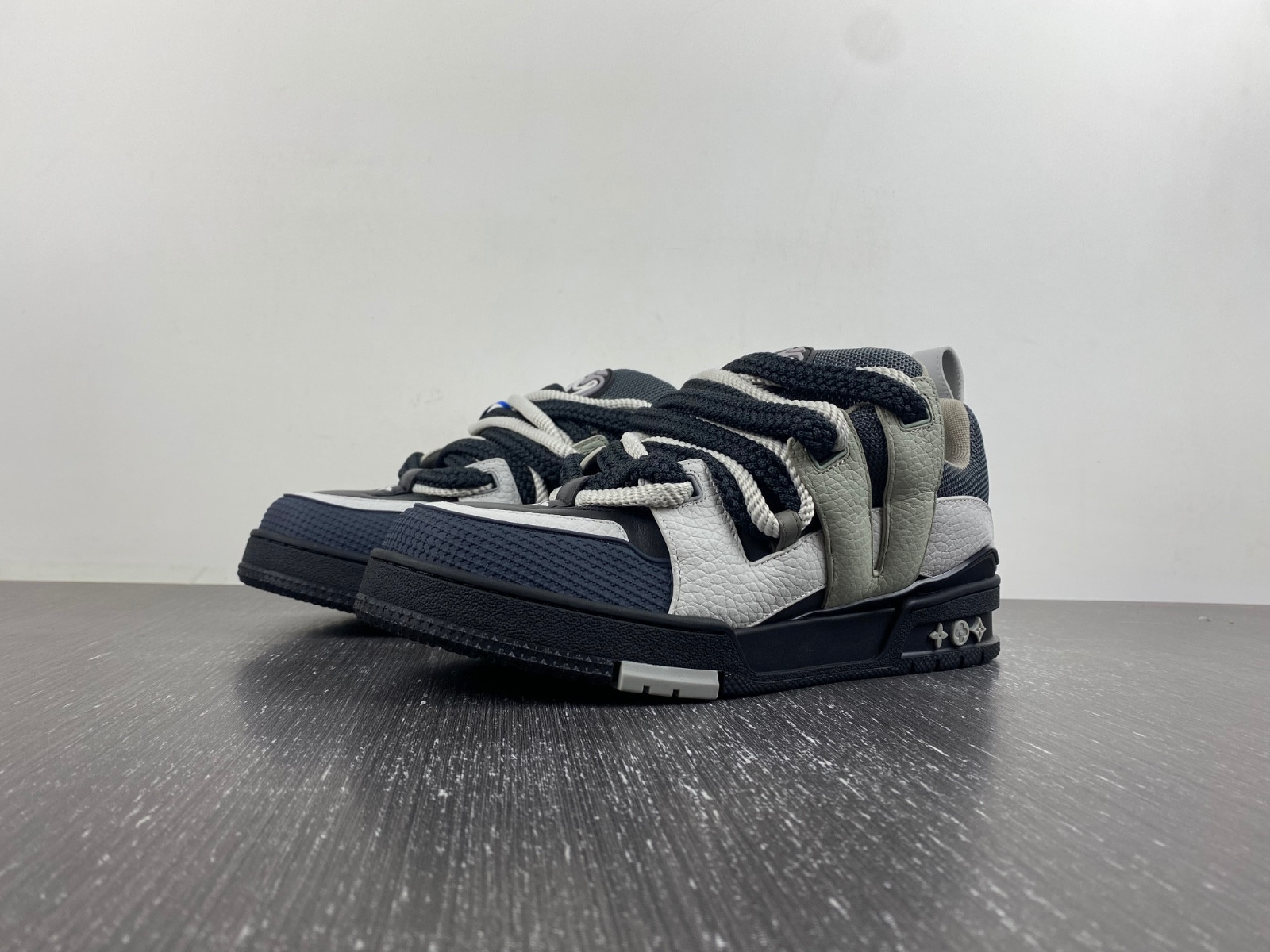 lwe sneaker