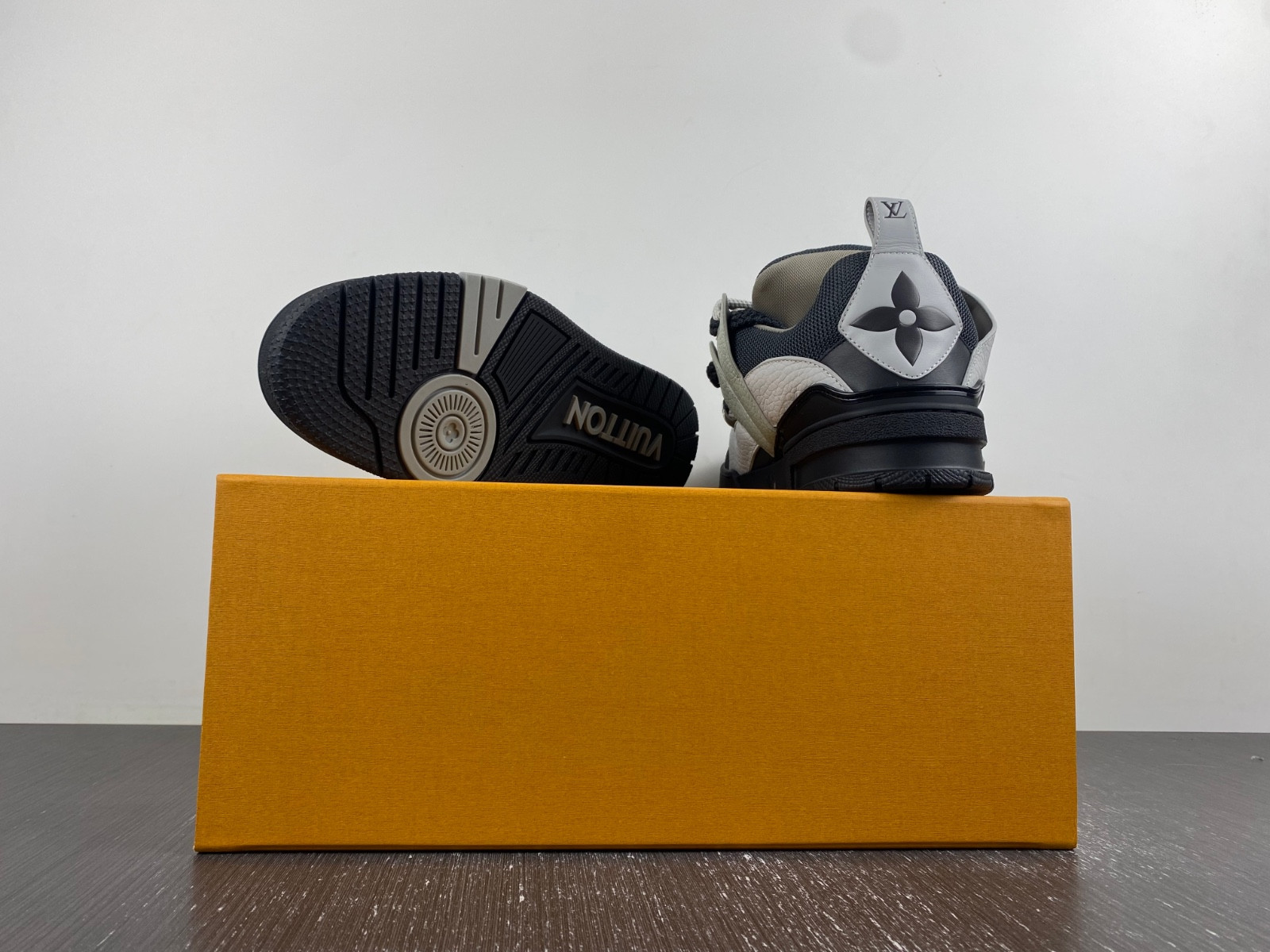 lwe sneaker