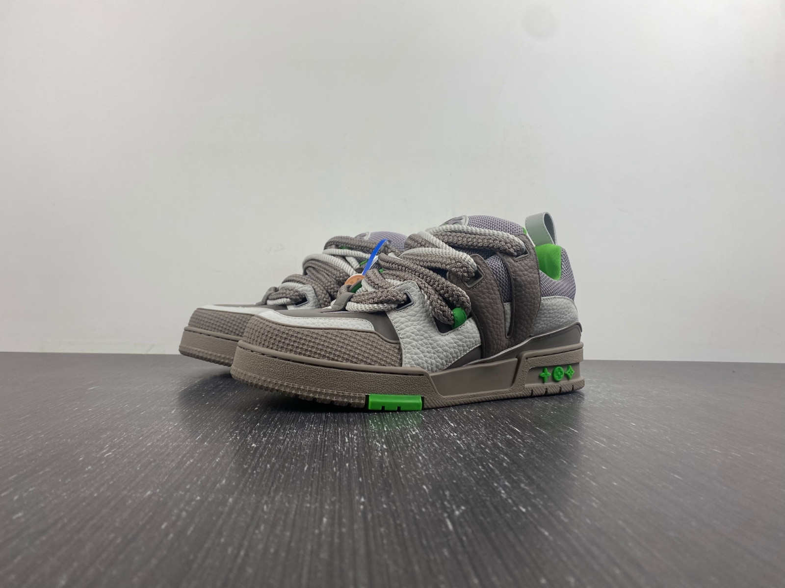 lwe sneaker