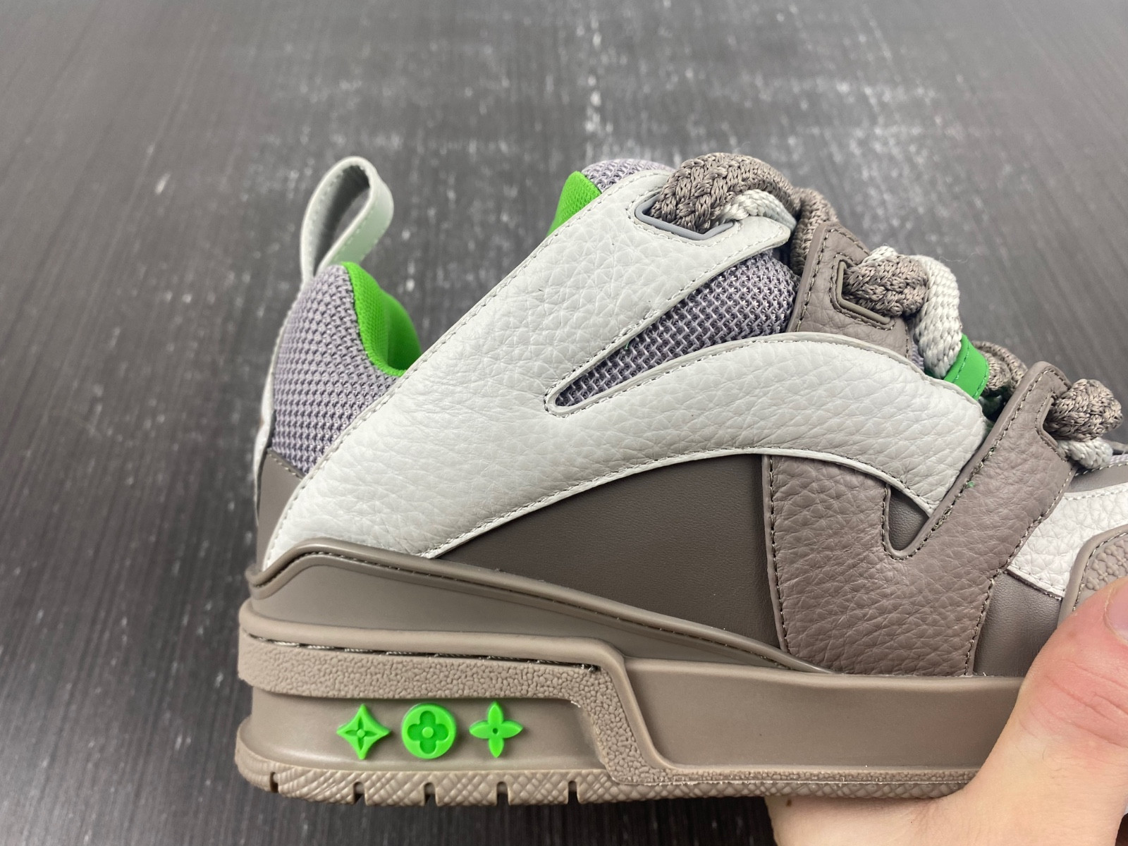 lwe sneaker