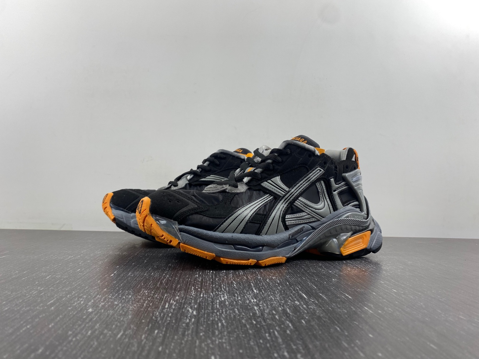 Ba*len*cia*ga runner sneaker