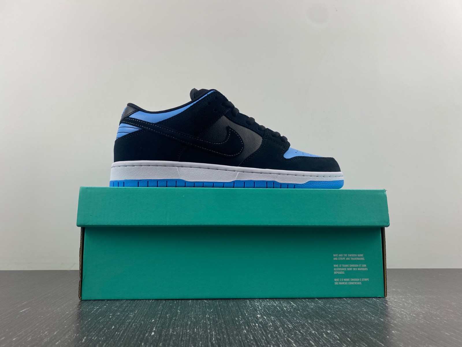 nike sb skateboard dunk low pro black 304292-048