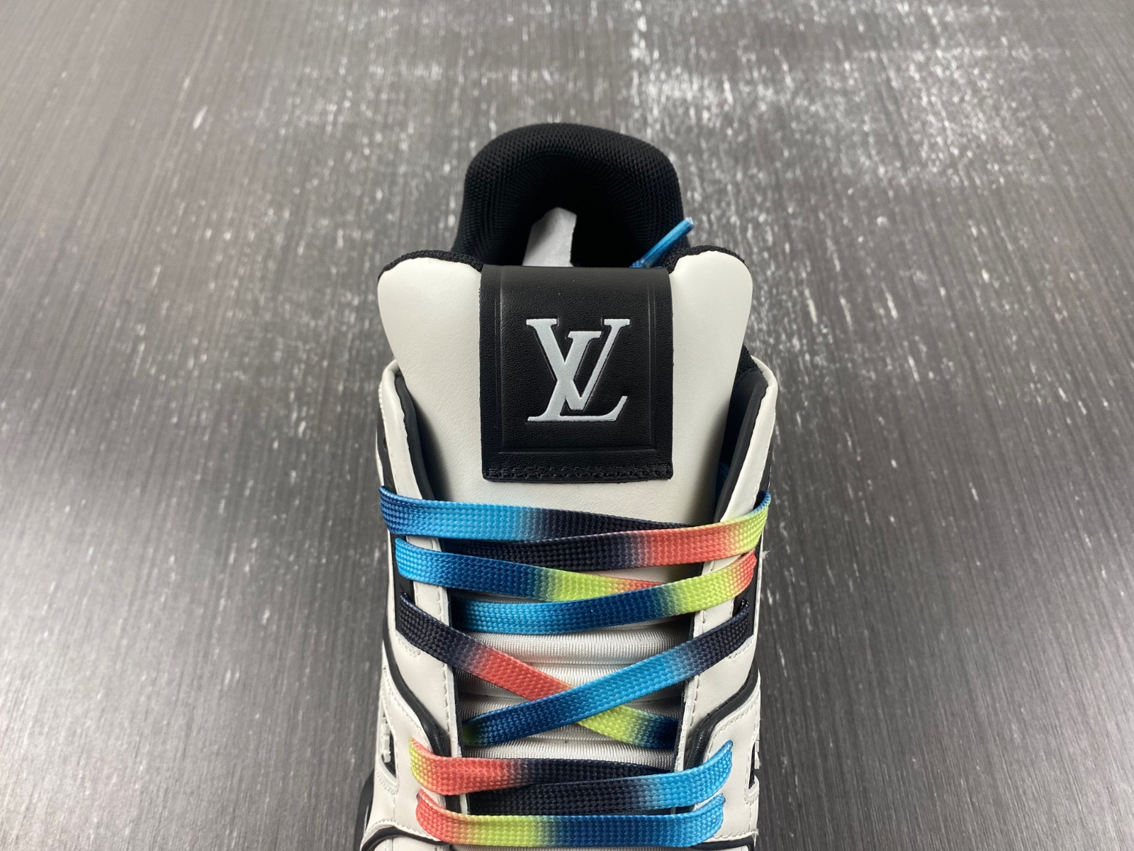 lwe sneaker