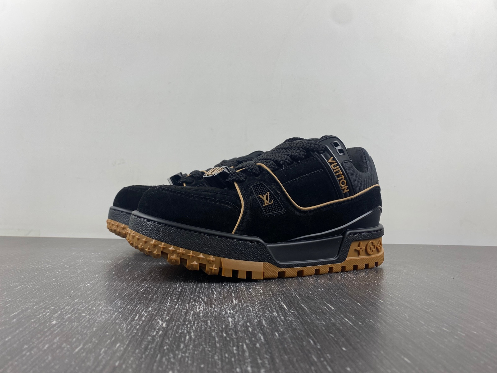 lwe sneaker