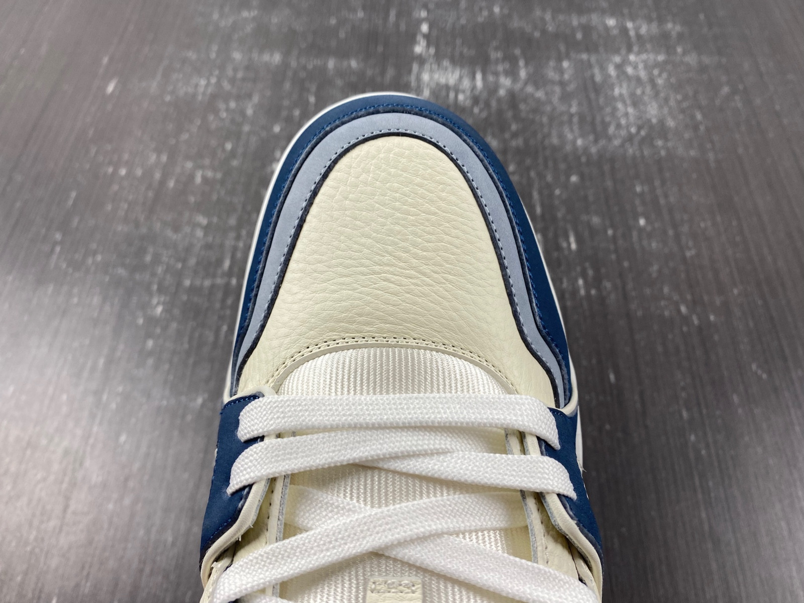 lwe sneaker