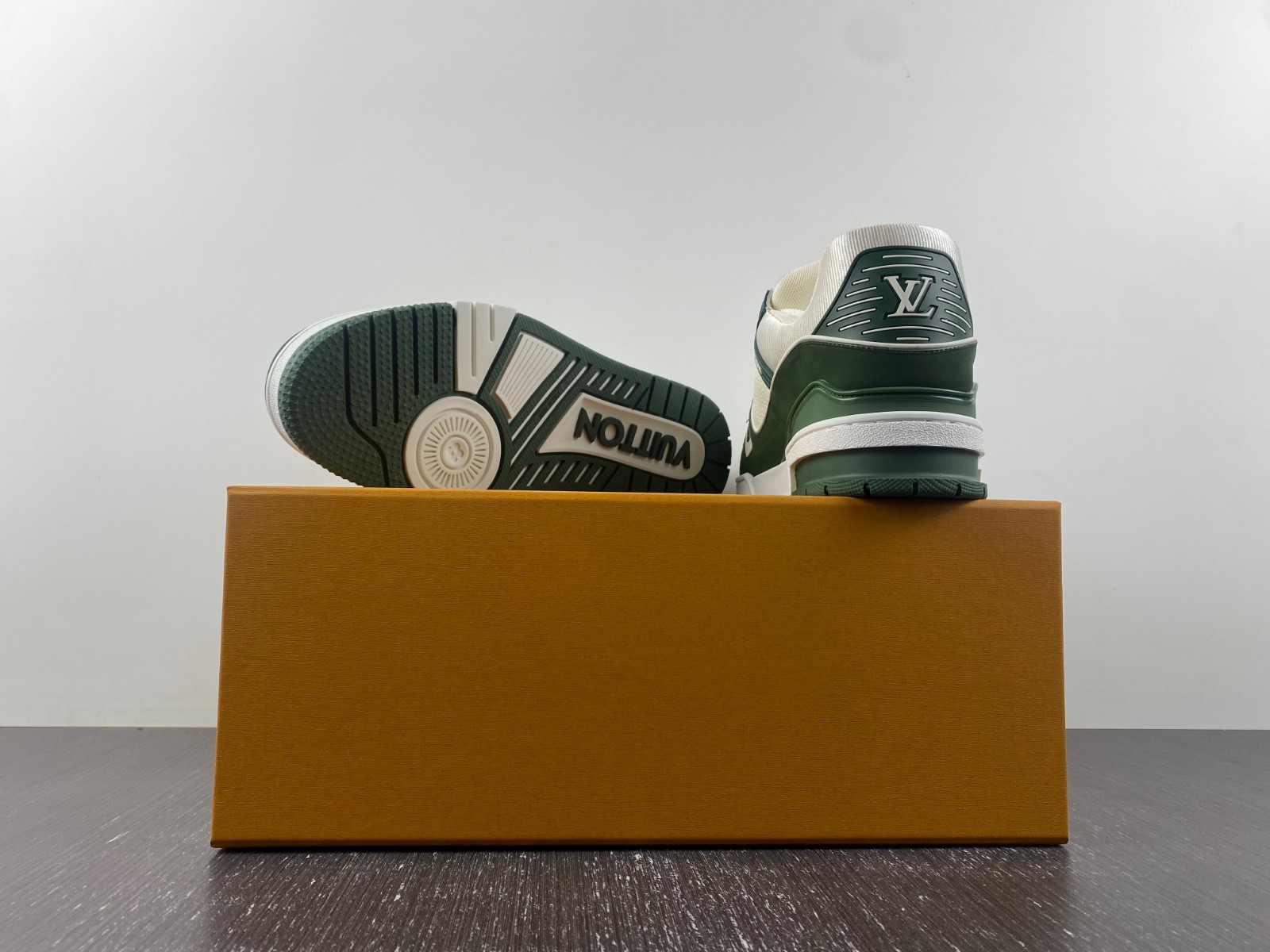 lwe sneaker