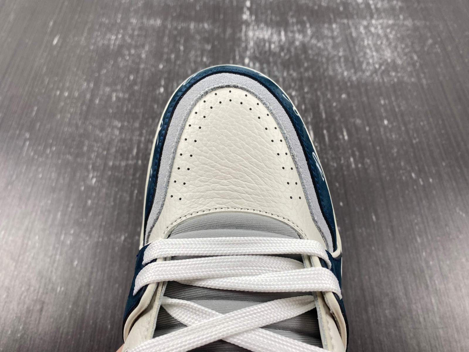 lwe sneaker