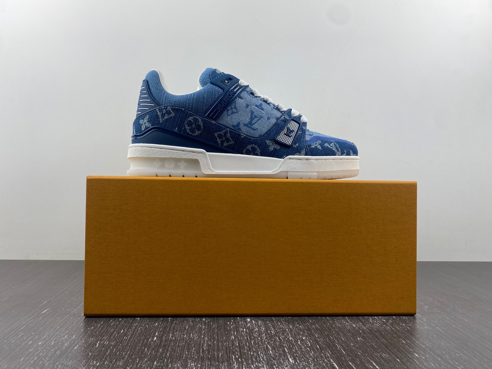 lwe sneaker
