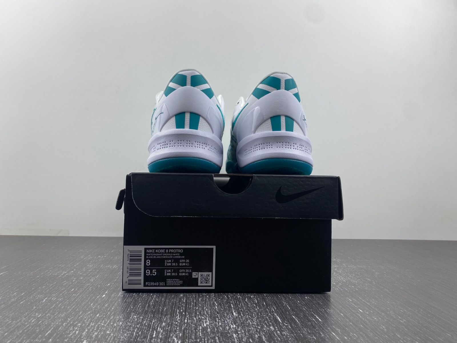 nike kobe 8 "radiant emerald fq3549-101