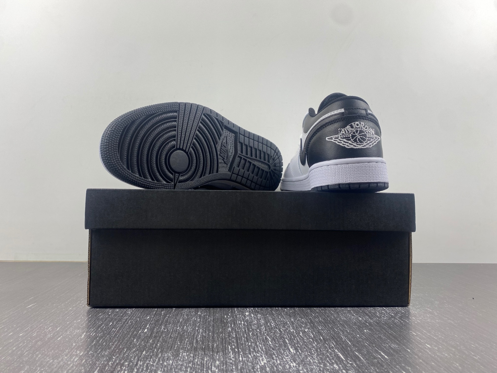 jordan 1 low white black men