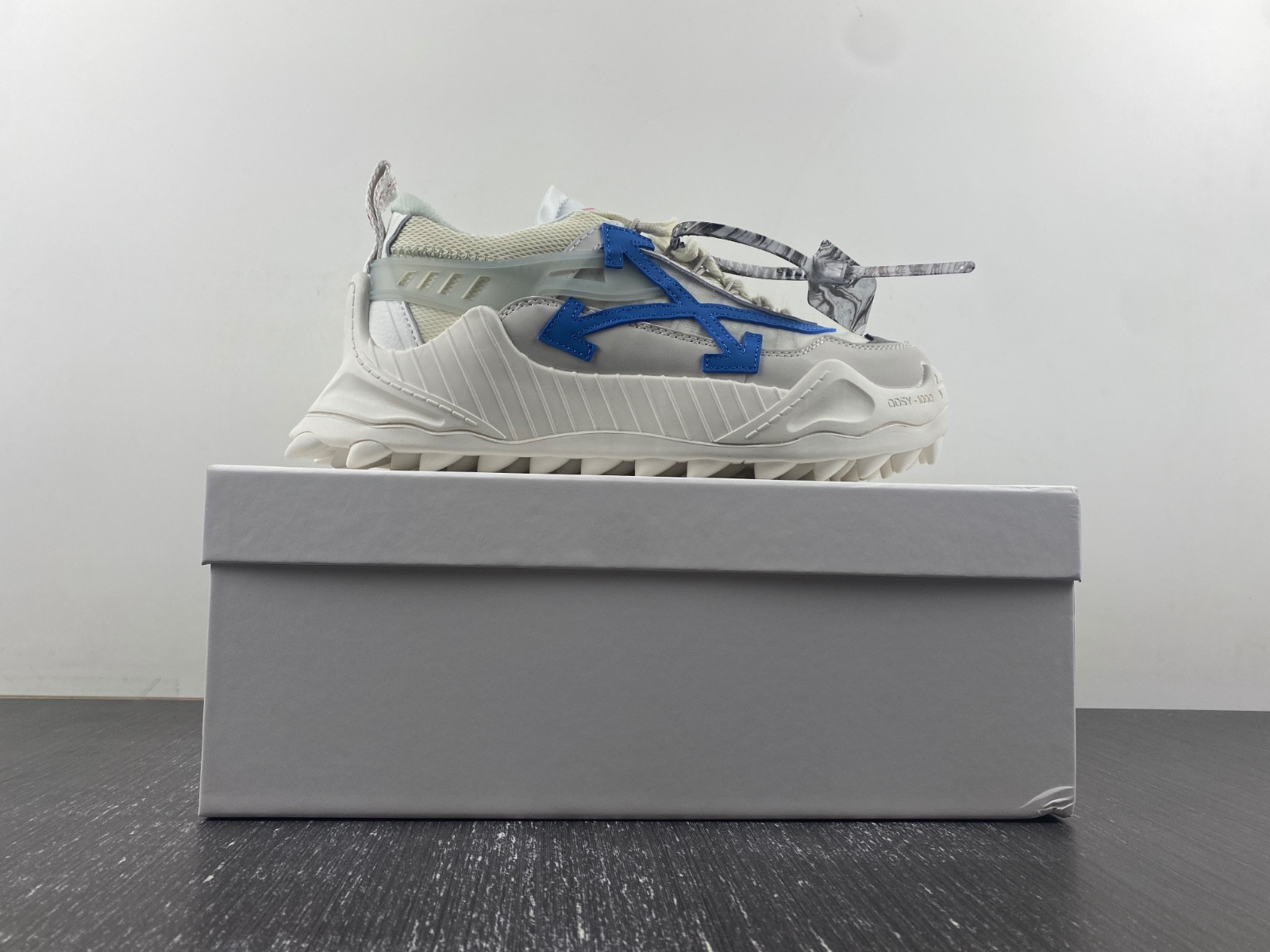 owt 19fw odsy-1000 sneakers