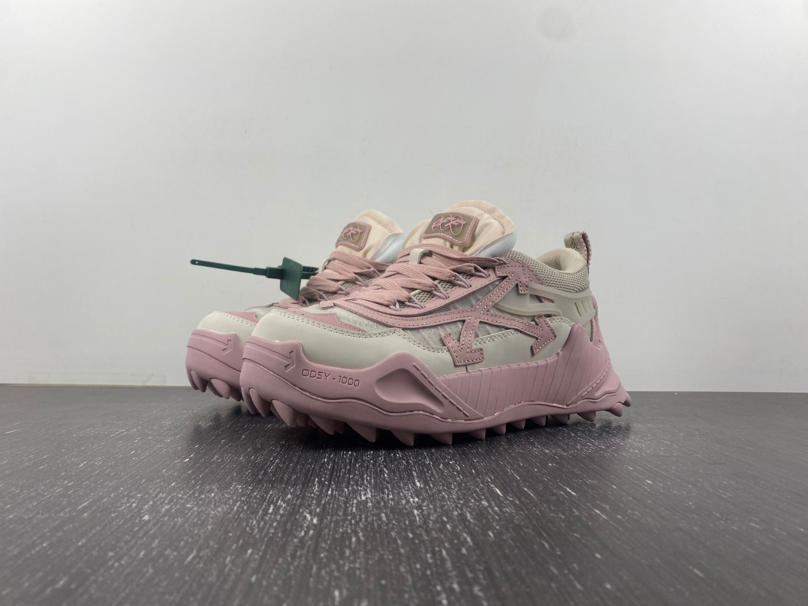 owt 19fw odsy-1000 sneakers