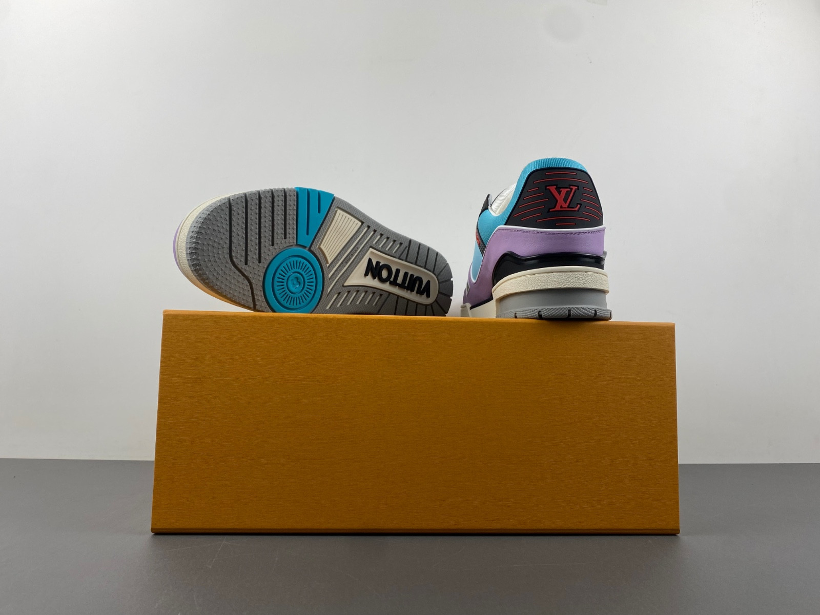 lwe sneaker