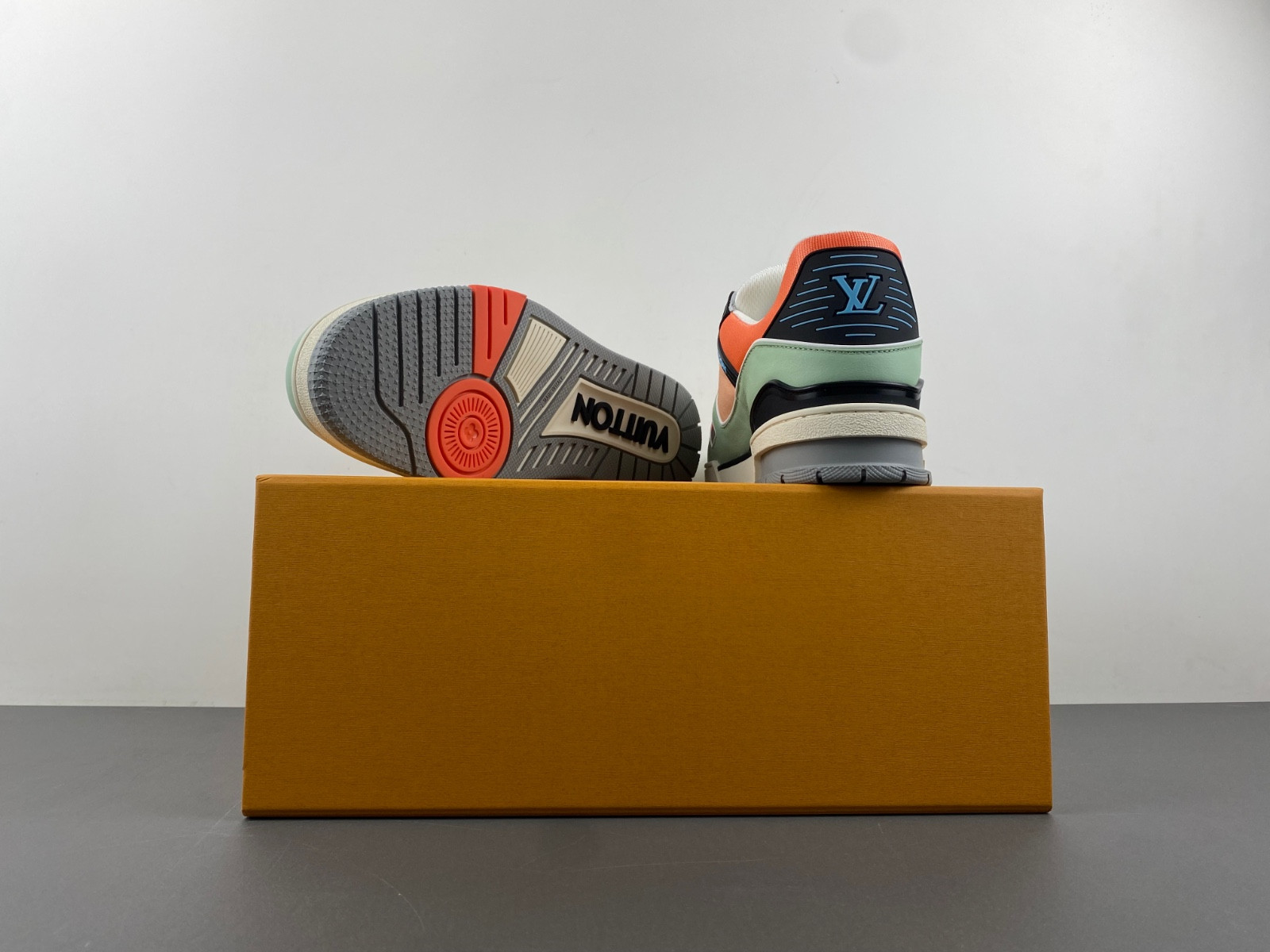 lwe sneaker