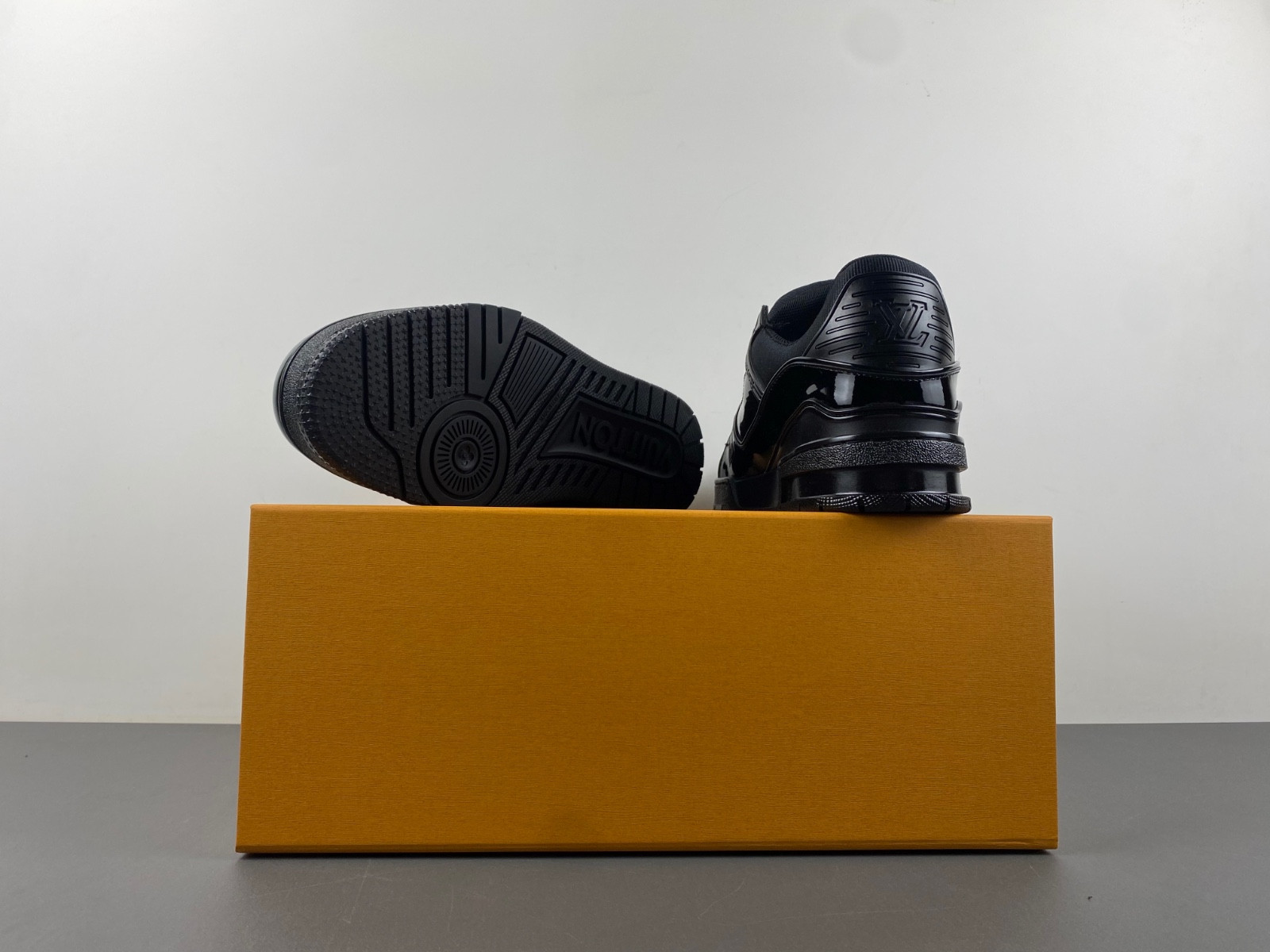 lwe sneaker